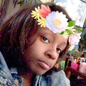 Meet your Posher, Adria